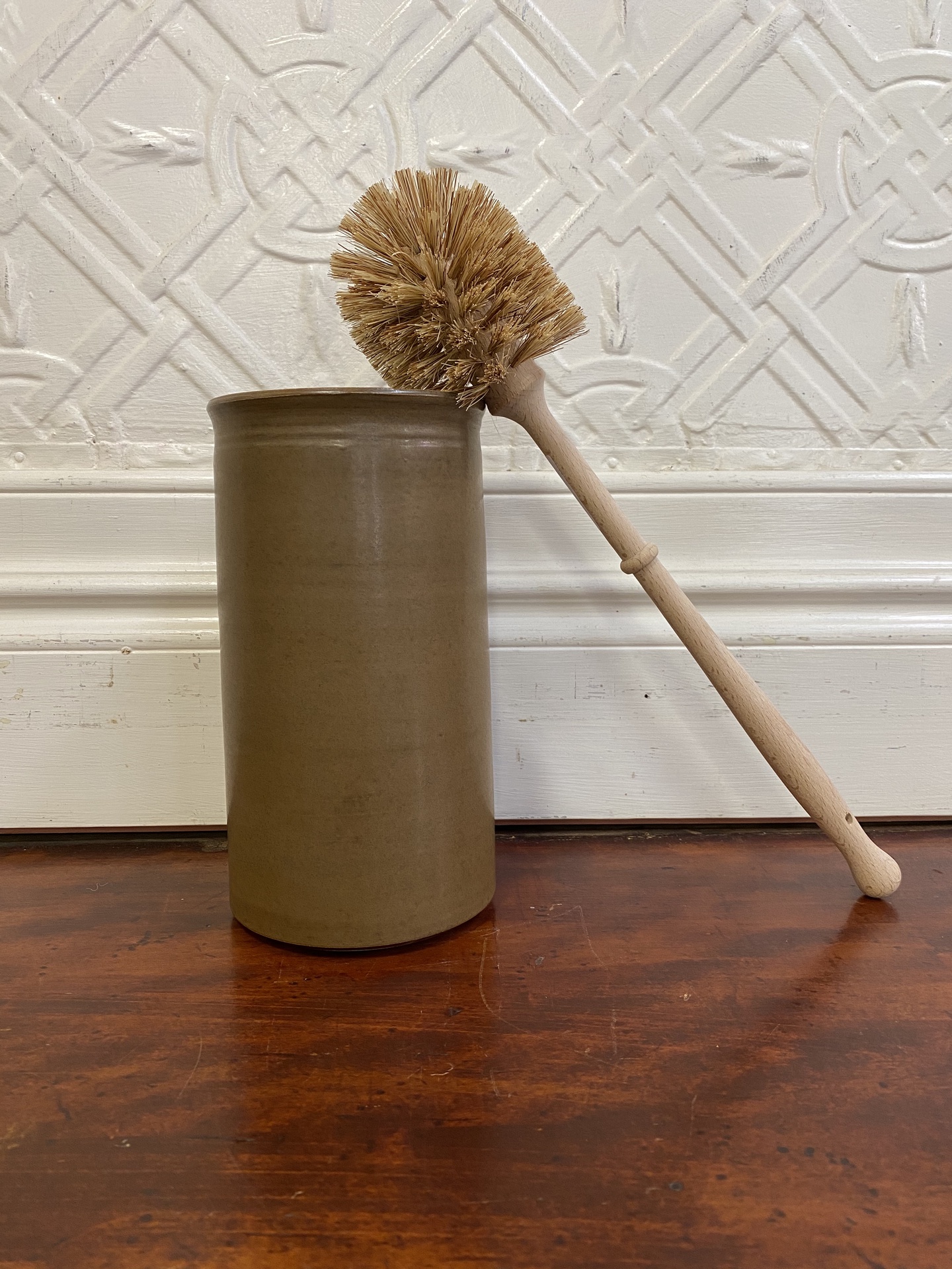 toilet brush brown